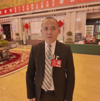 讓每個(gè)孩子身上有汗，眼里有光，一生向陽