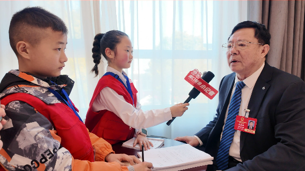 小記者跑兩會 | 周報小記者對話市人大代表趙金豹